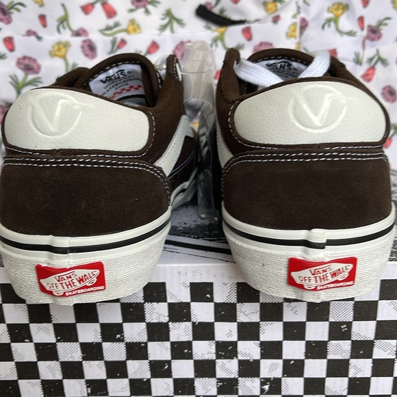 Vans Men’s Rowan
Dark Brown
VN0A5JICDRB Sneakers - Picture 14 of 16